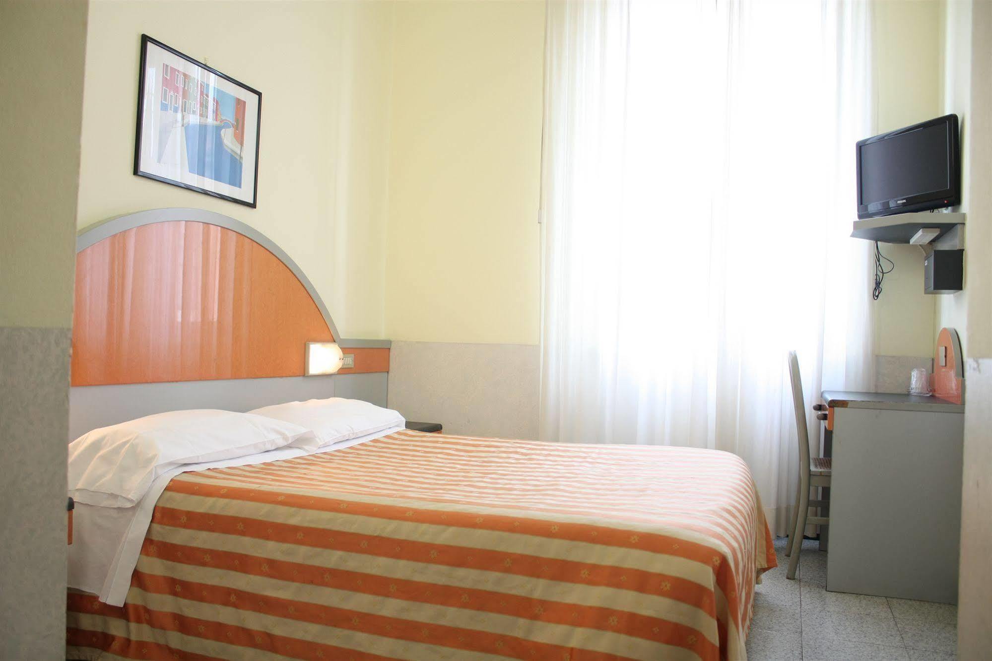 Hotel Mazzini Letojanni Habitación foto